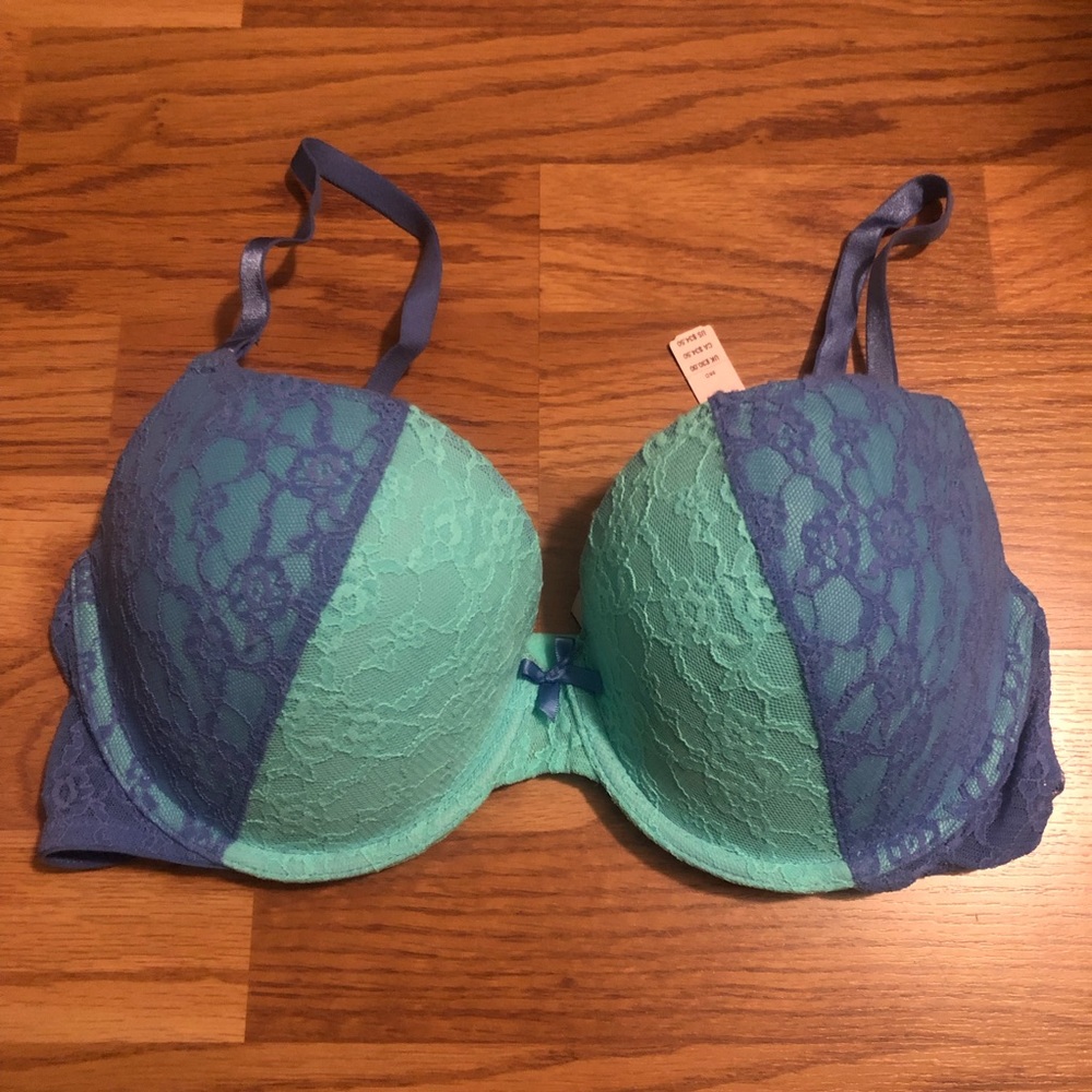 Victoria’s Secret lightly lined underwire bra 36D